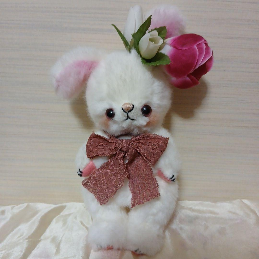 作家様　ウサギ　ぬいぐるみ　花飾り付き